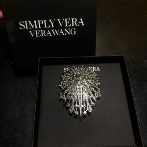 Vera Wang Pin